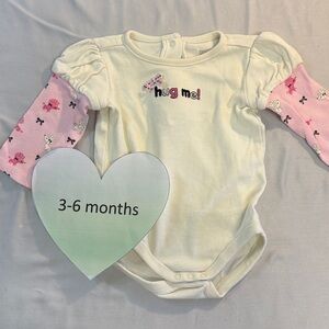 Gymboree - Cute Baby Long sleeve Onesie with Pink Sleeves